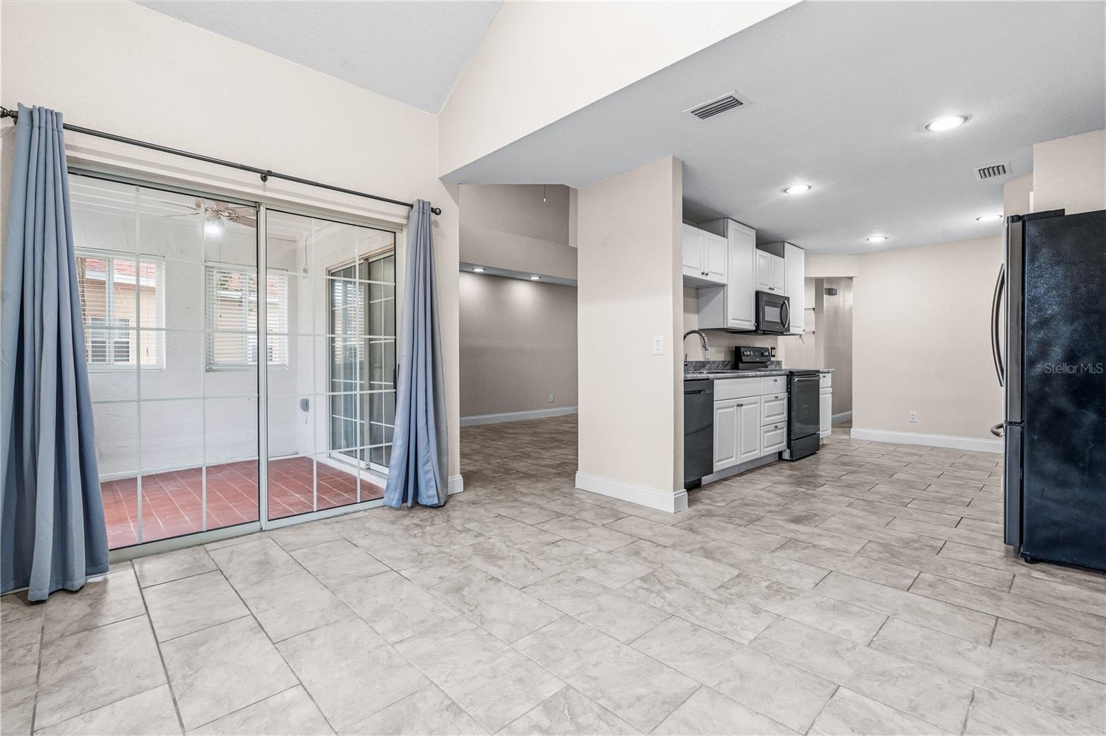 Image 7 of 40 For 44 Captains Walk