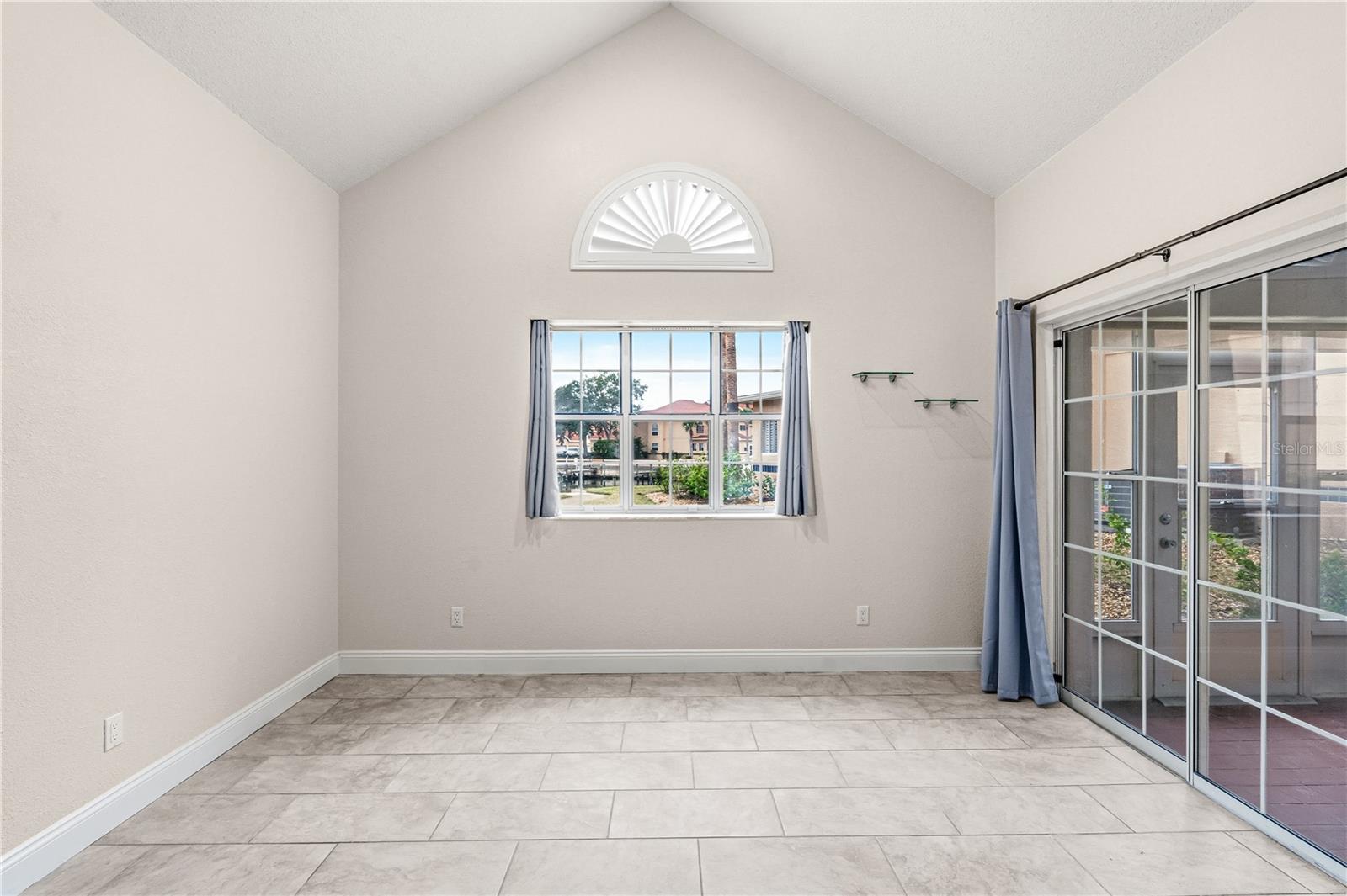 Image 8 of 40 For 44 Captains Walk