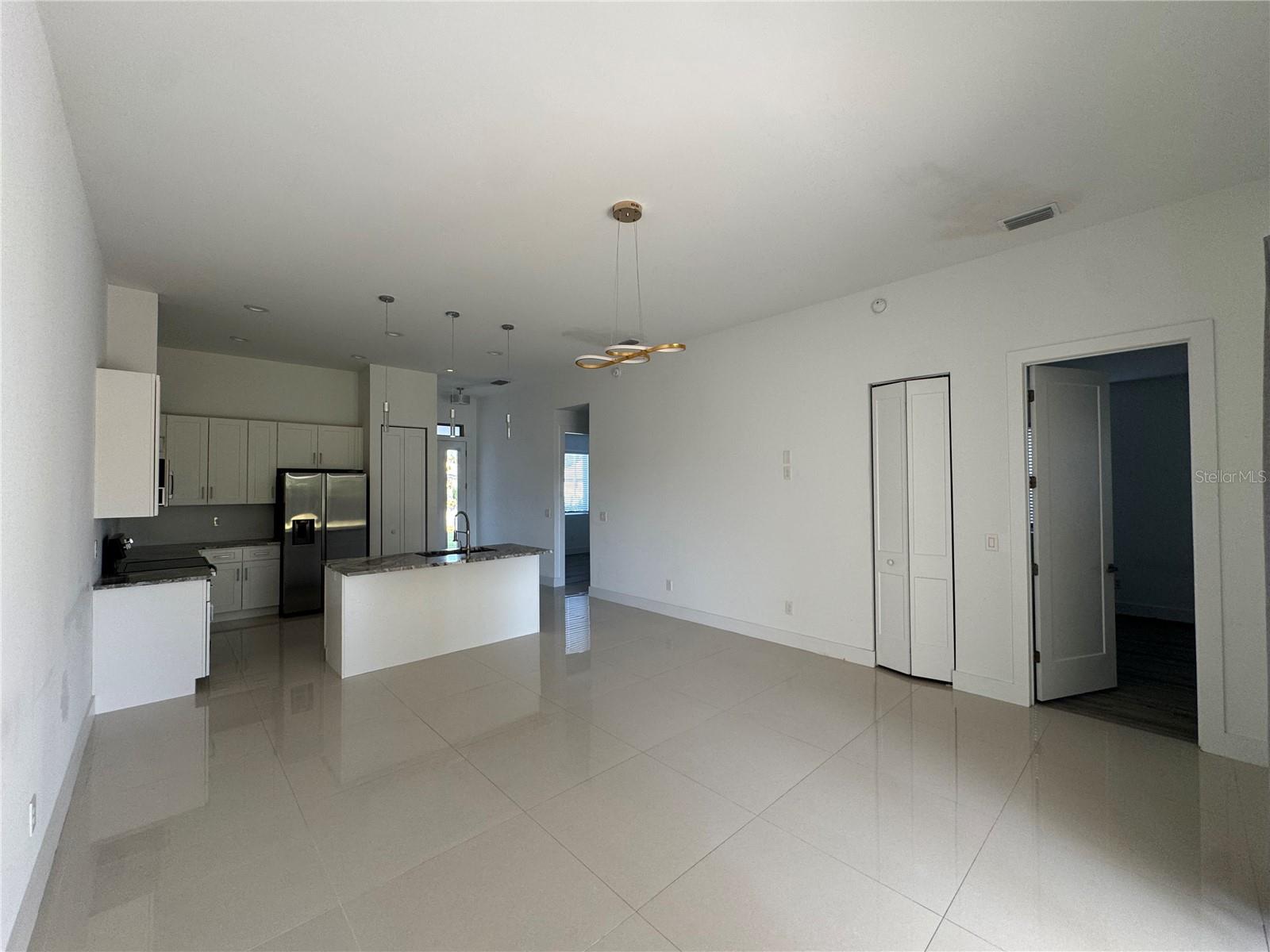 Image 3 of 14 For 15 Regent Lane