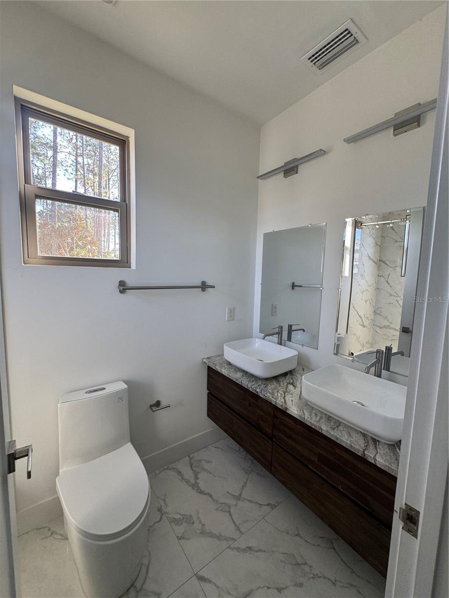 Image 4 of 14 For 15 Regent Lane