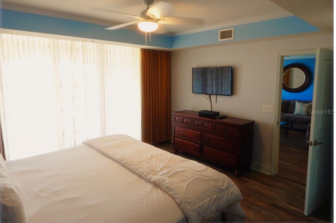 Image 17 of 35 For 200 Ocean Crest Drive 717