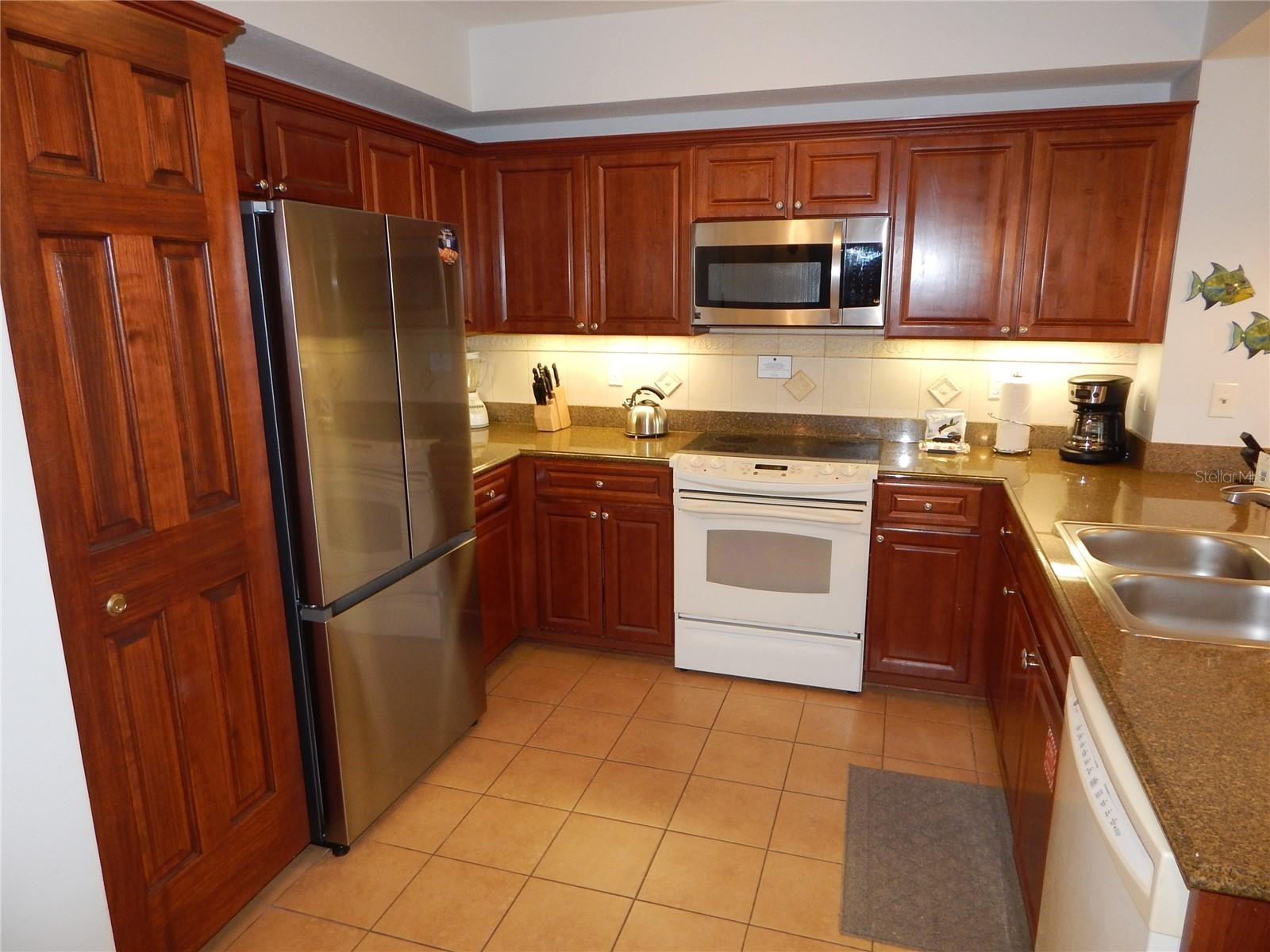 Image 4 of 35 For 200 Ocean Crest Drive 717