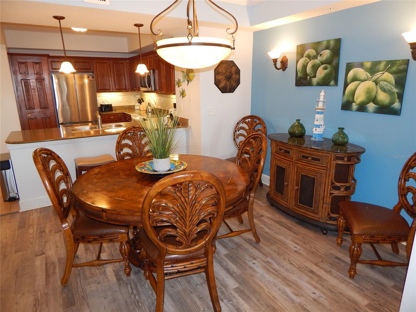 Image 7 of 35 For 200 Ocean Crest Drive 717