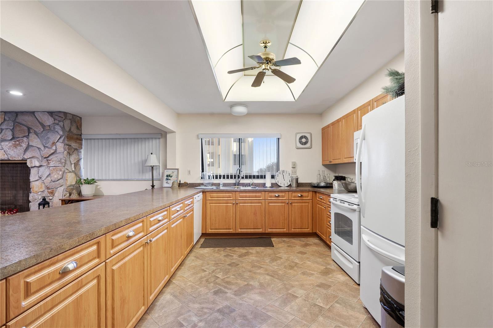 Image 35 of 39 For 120 1st Street E 108