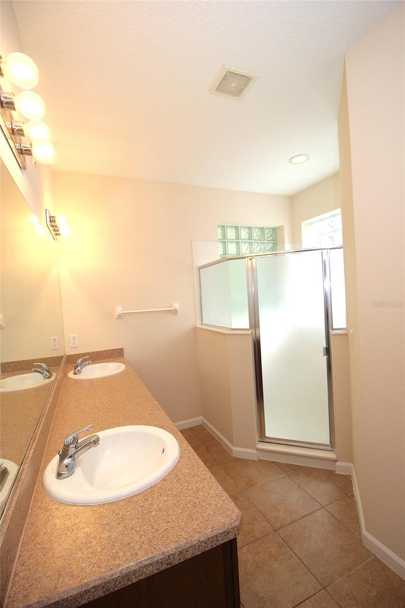 Image 23 of 34 For 60 Raintree Circle