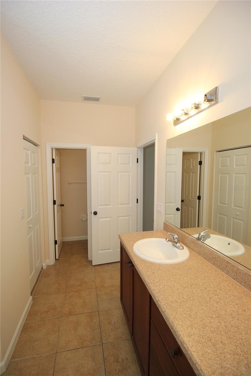 Image 25 of 34 For 60 Raintree Circle