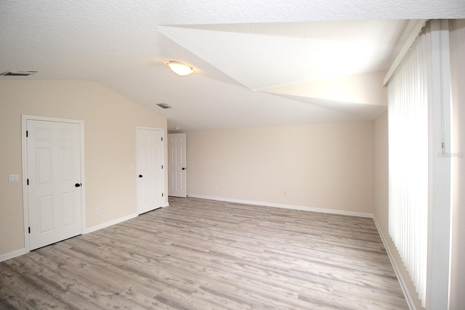 Image 28 of 34 For 60 Raintree Circle