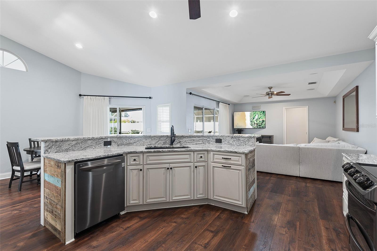 Image 16 of 74 For 2 Wellesley Lane