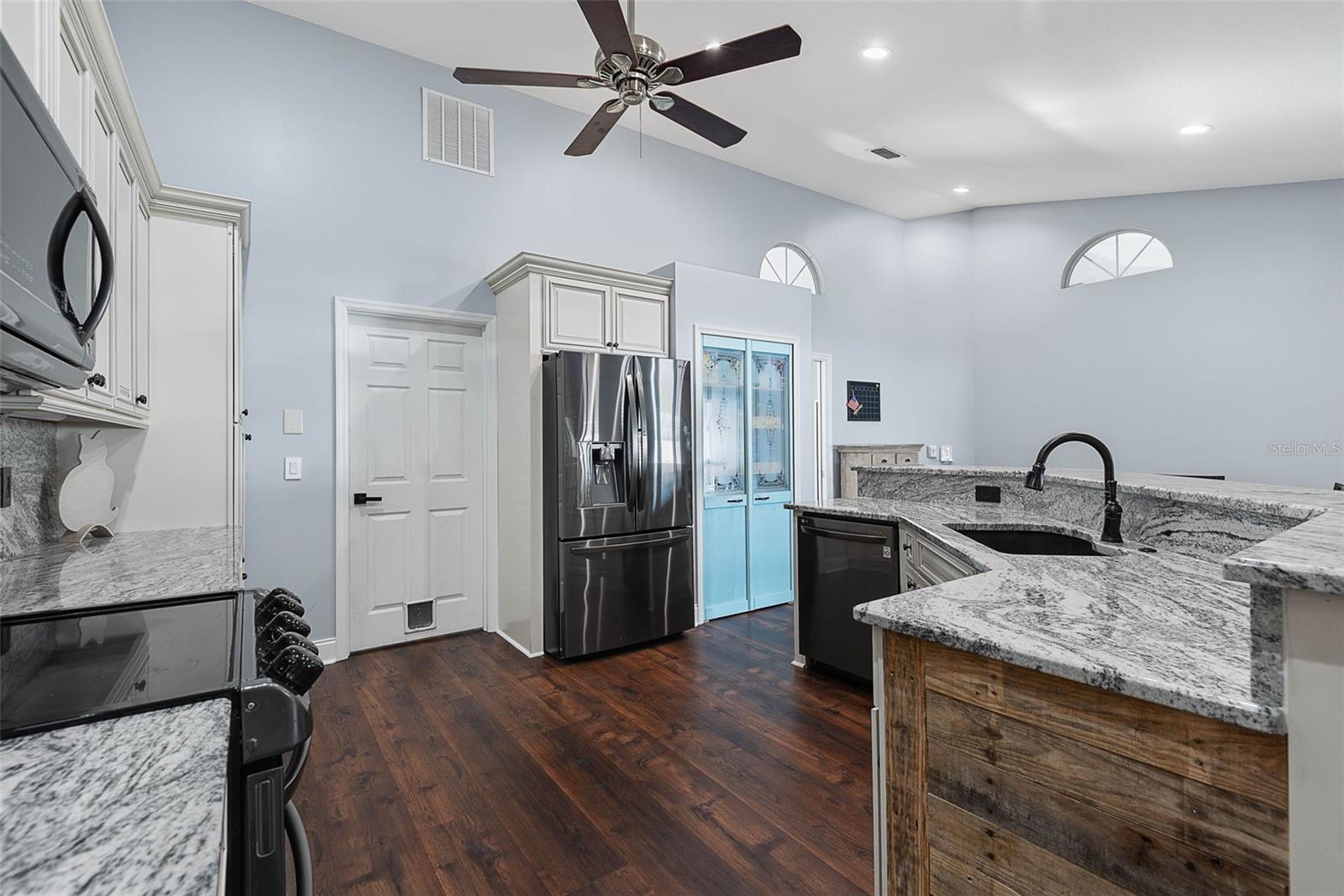 Image 17 of 74 For 2 Wellesley Lane