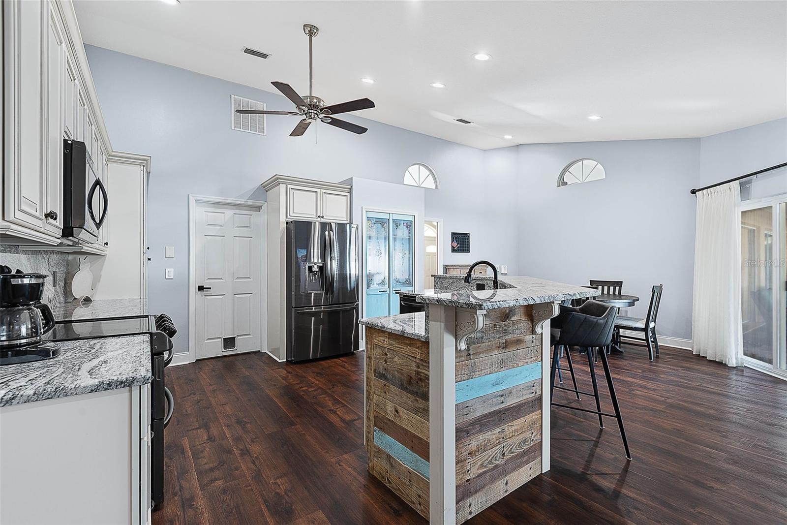 Image 18 of 74 For 2 Wellesley Lane