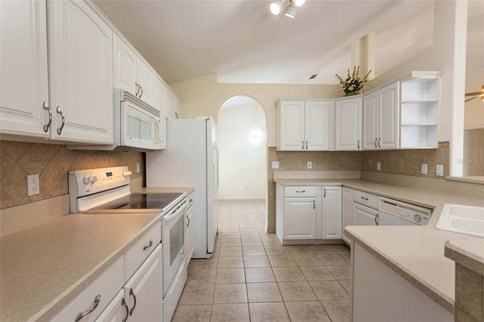 Image 10 of 46 For 21 Comanche Court