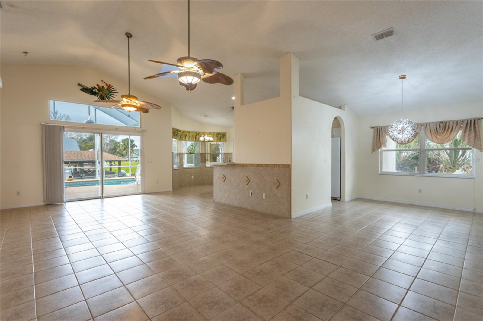 Image 16 of 46 For 21 Comanche Court