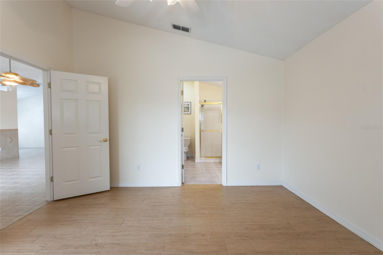 Image 24 of 46 For 21 Comanche Court