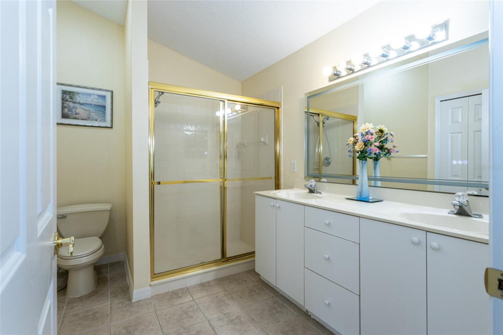 Image 28 of 46 For 21 Comanche Court