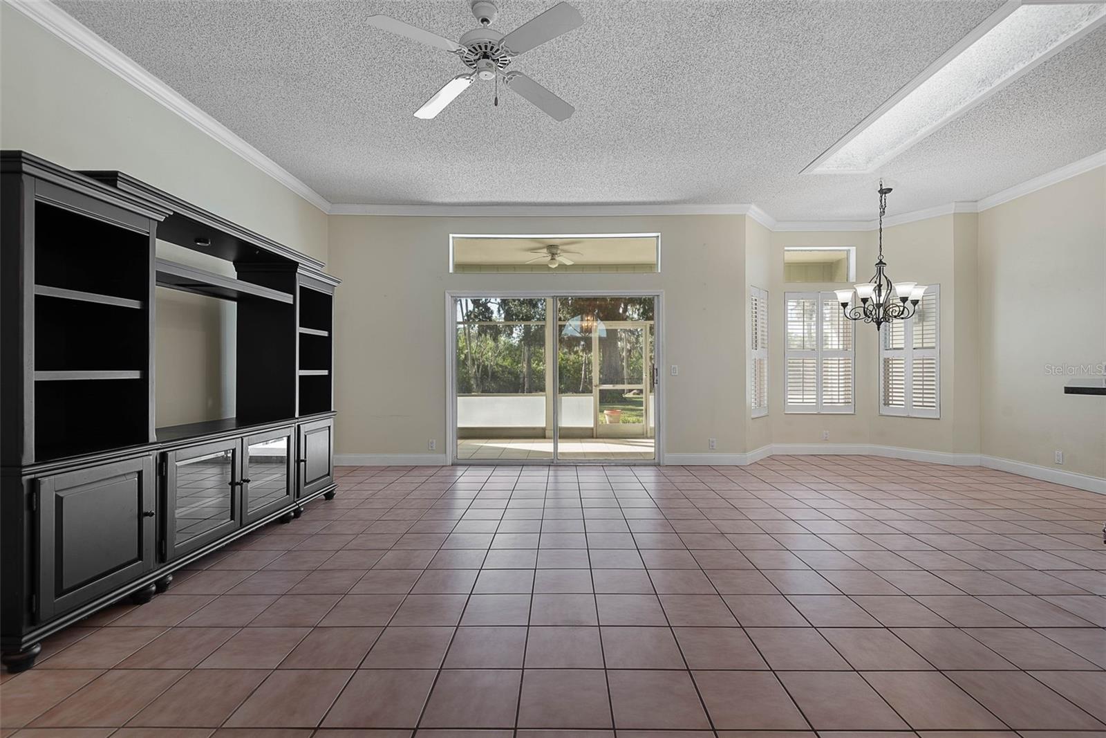 Image 14 of 68 For 325 Lambert Avenue