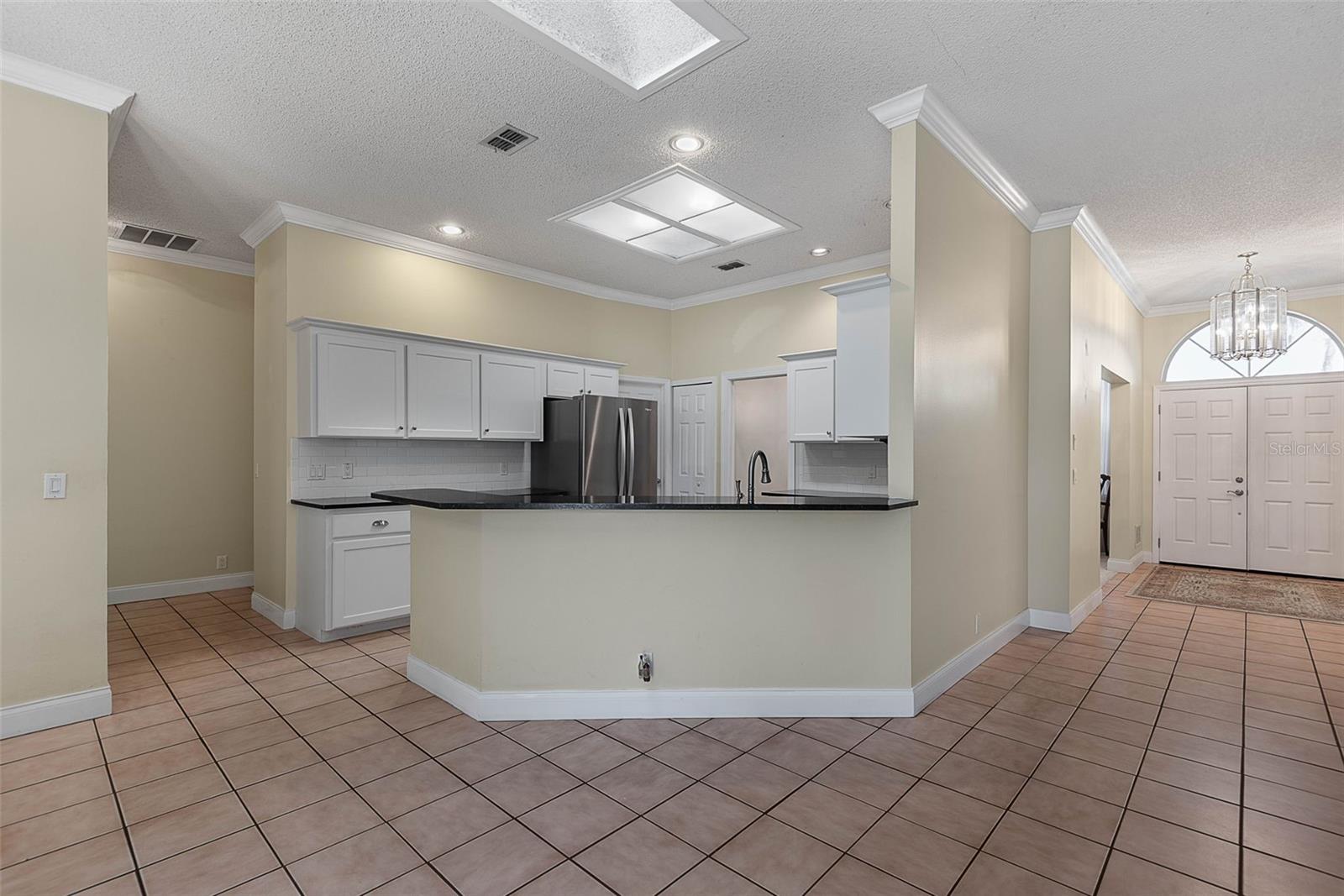 Image 18 of 68 For 325 Lambert Avenue