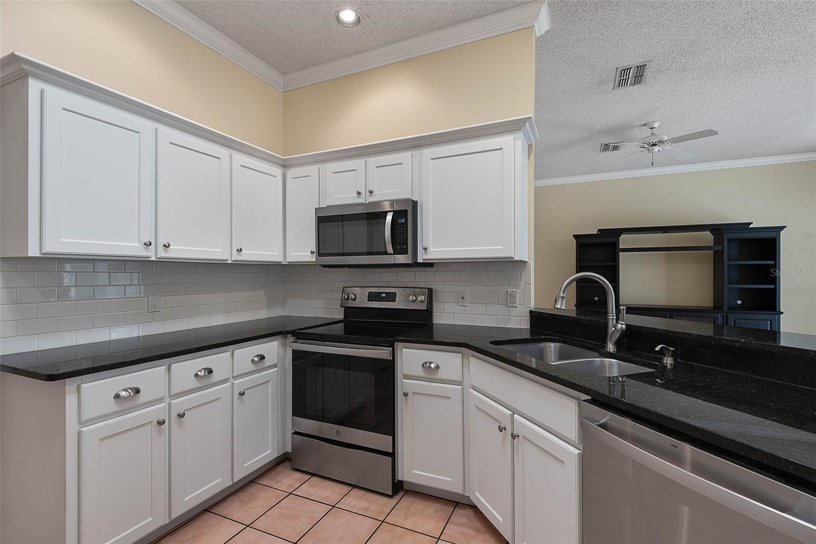 Image 20 of 68 For 325 Lambert Avenue