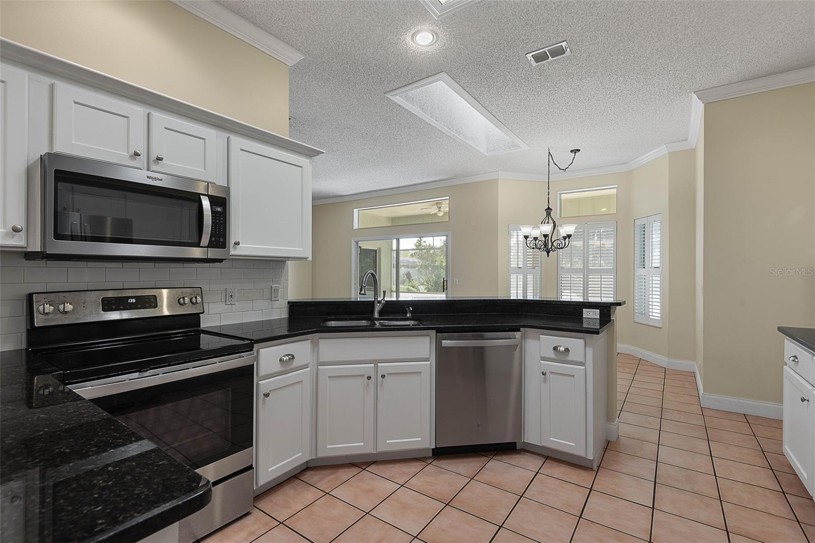 Image 22 of 68 For 325 Lambert Avenue