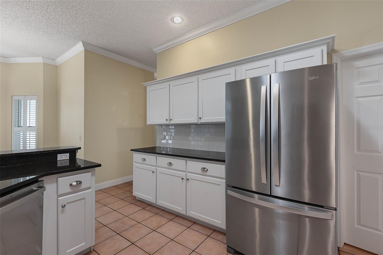 Image 23 of 68 For 325 Lambert Avenue