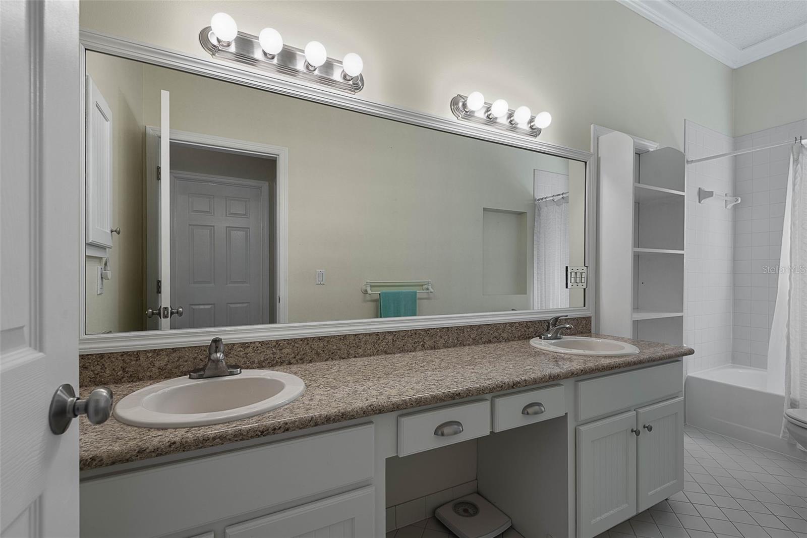 Image 39 of 68 For 325 Lambert Avenue