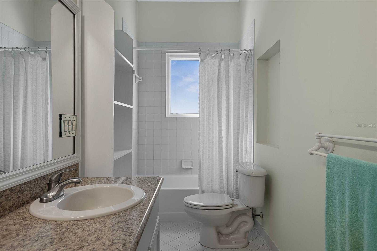 Image 40 of 68 For 325 Lambert Avenue