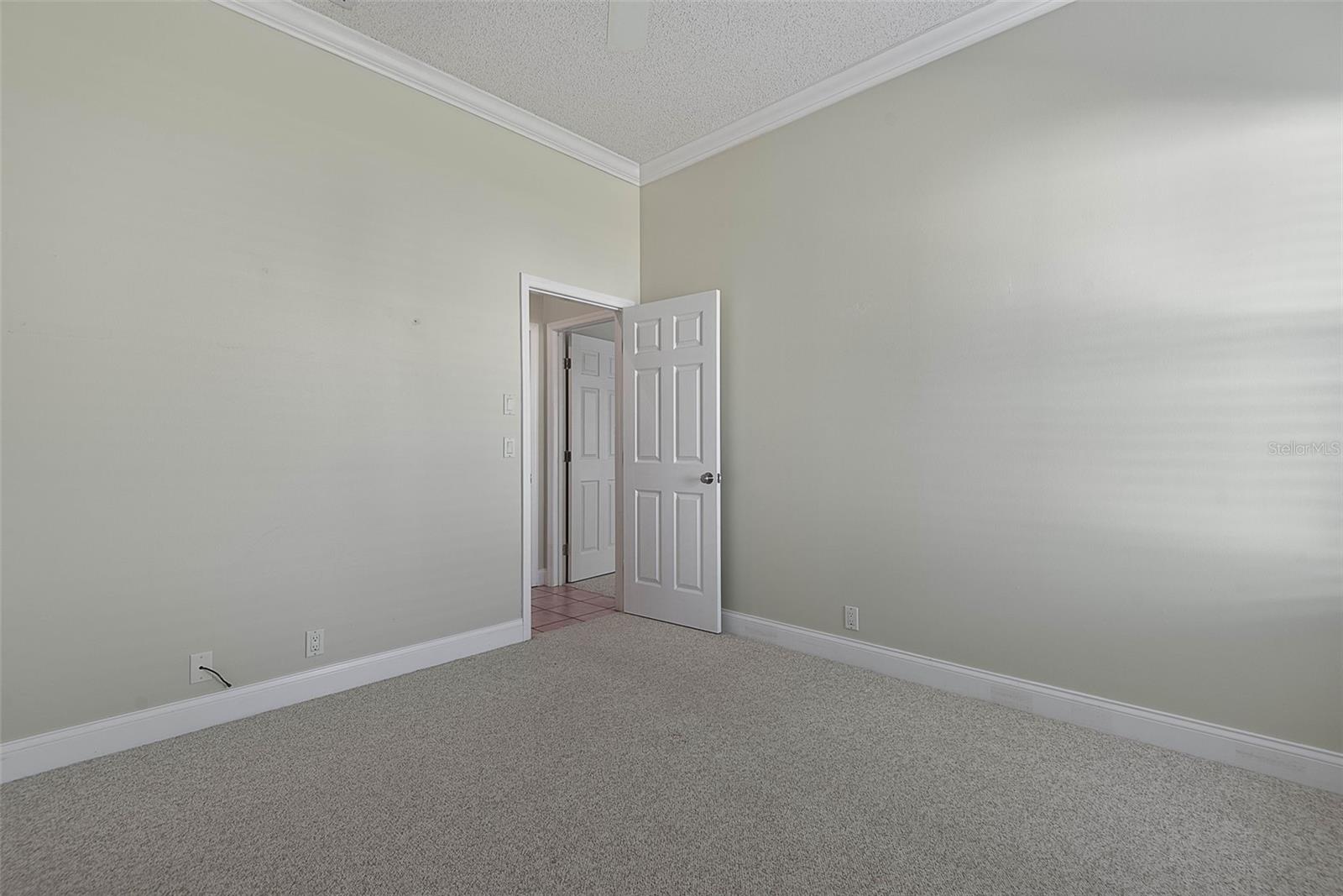 Image 41 of 68 For 325 Lambert Avenue