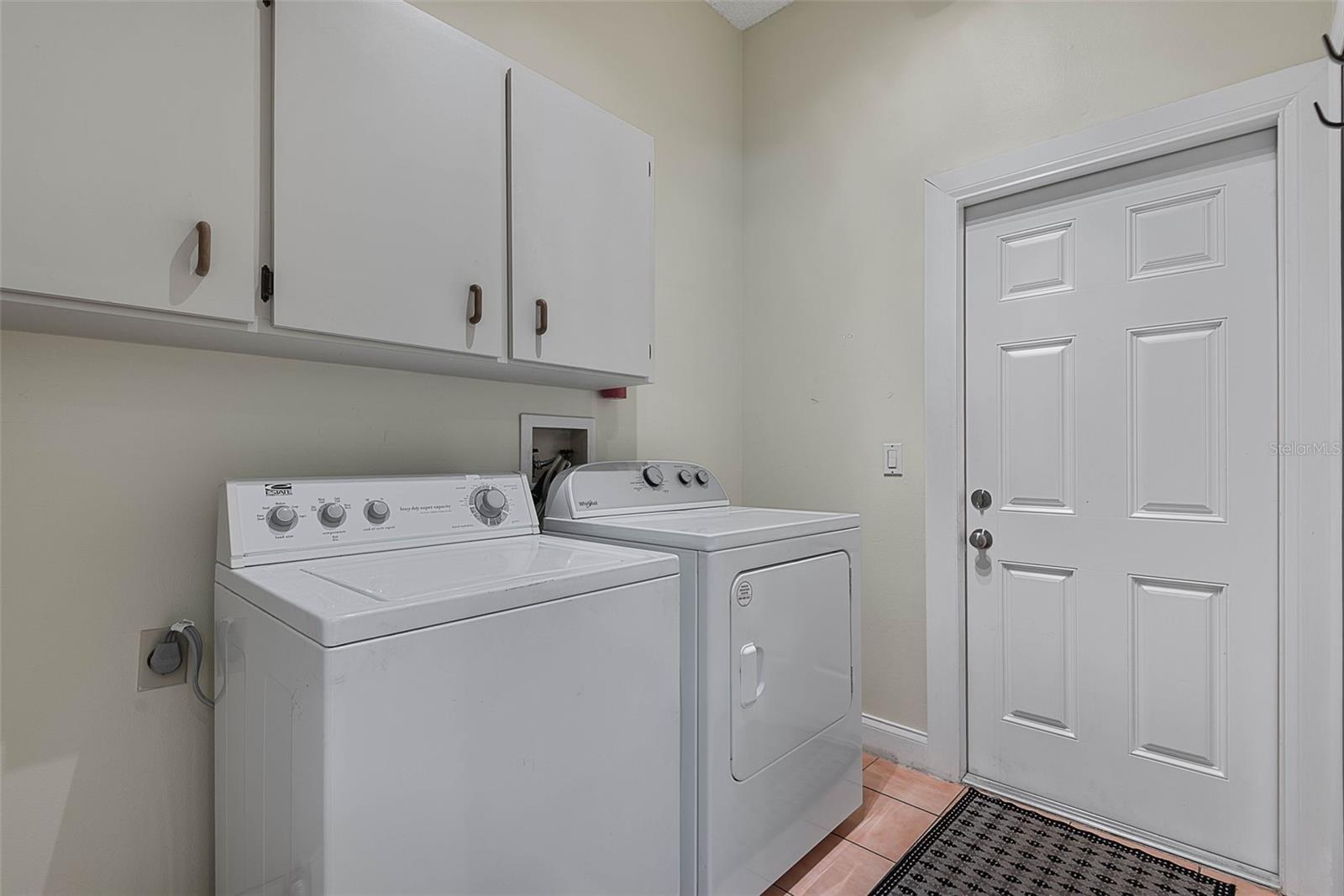 Image 52 of 68 For 325 Lambert Avenue