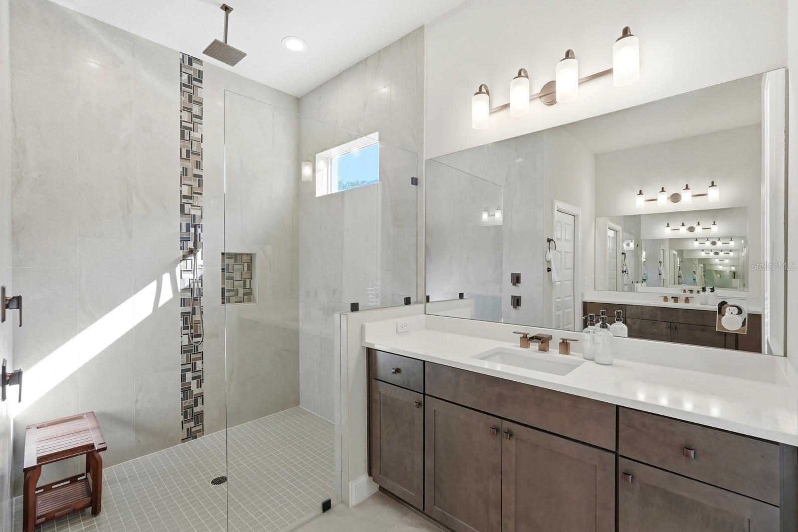 Image 33 of 85 For 23 Riverwalk