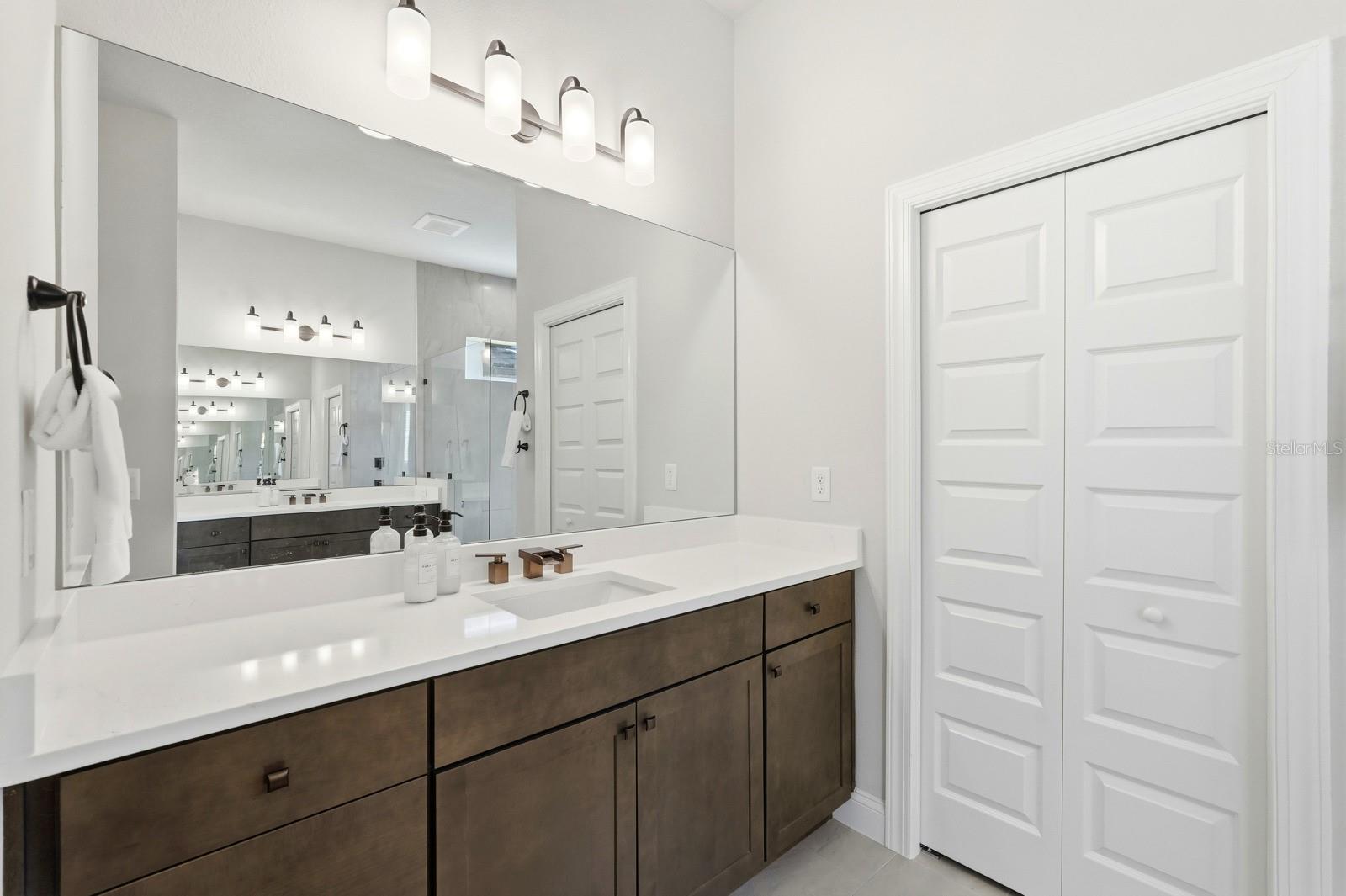 Image 34 of 85 For 23 Riverwalk