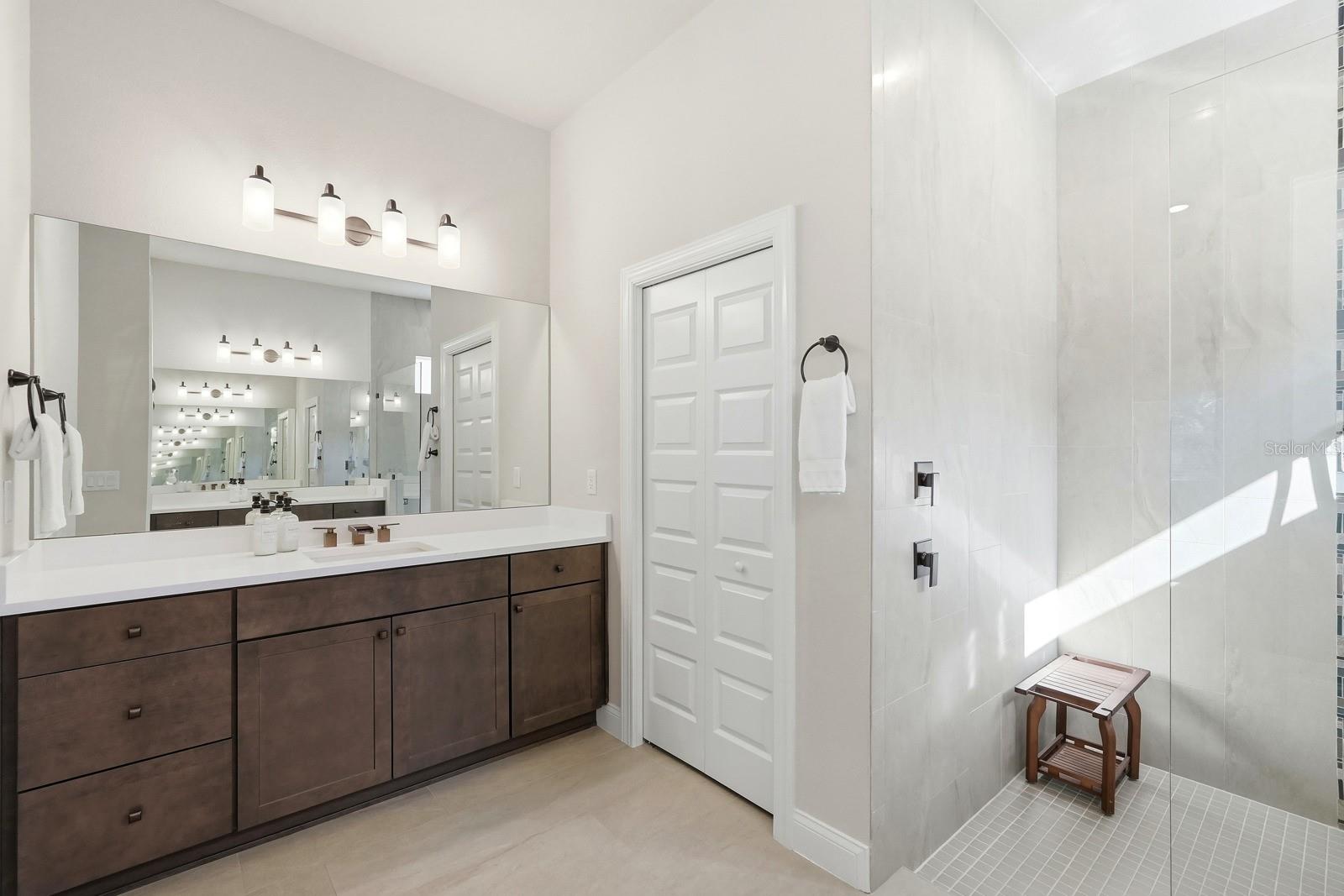 Image 38 of 85 For 23 Riverwalk