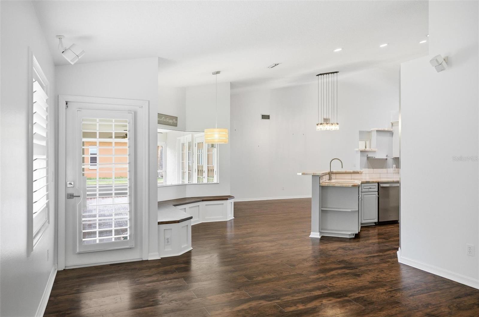 Image 17 of 56 For 1 Walton Place