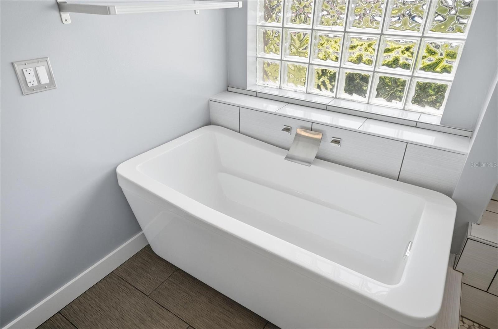 Image 51 of 56 For 1 Walton Place