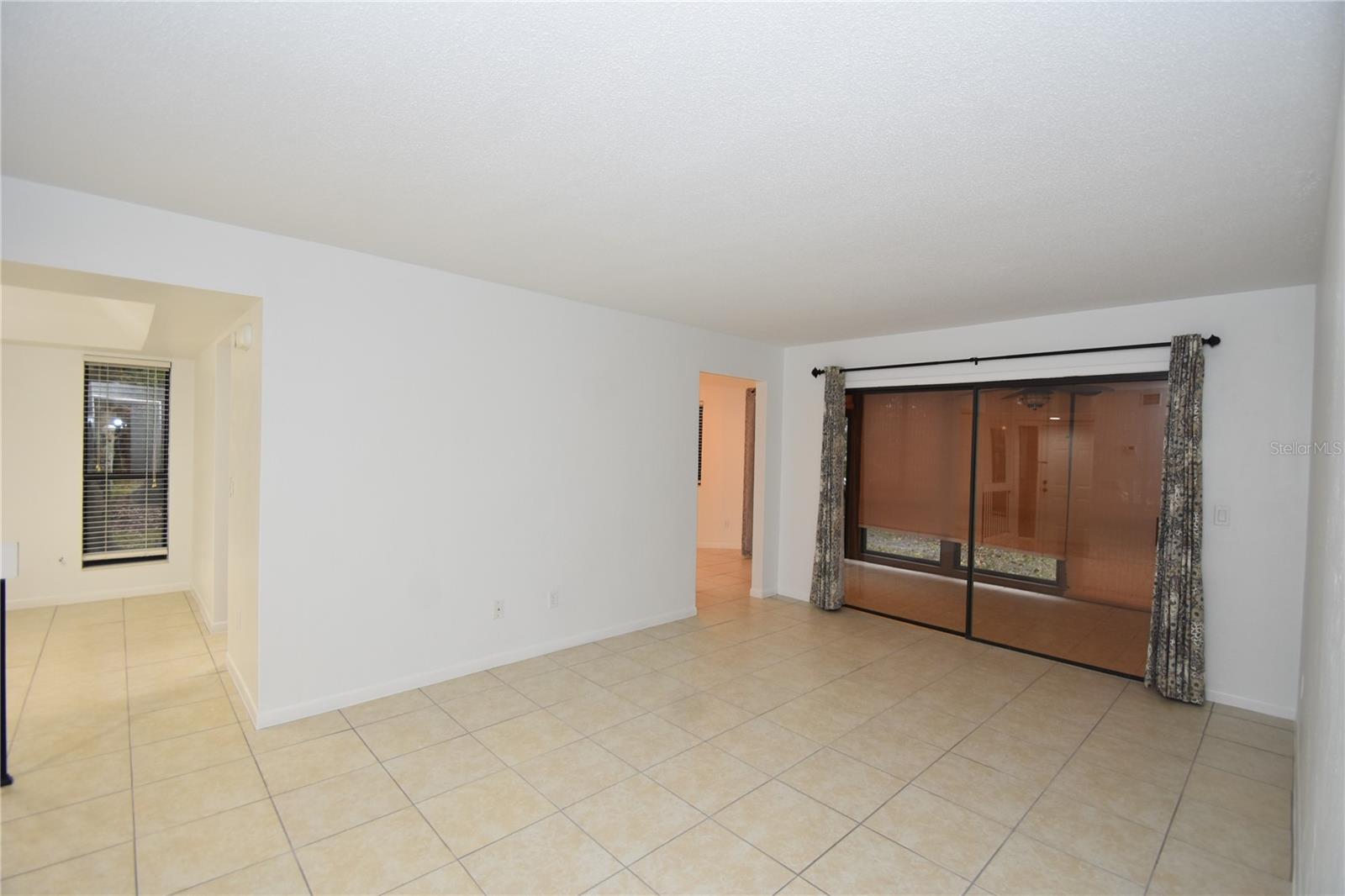 Image 11 of 41 For 11 Surrey Court 11