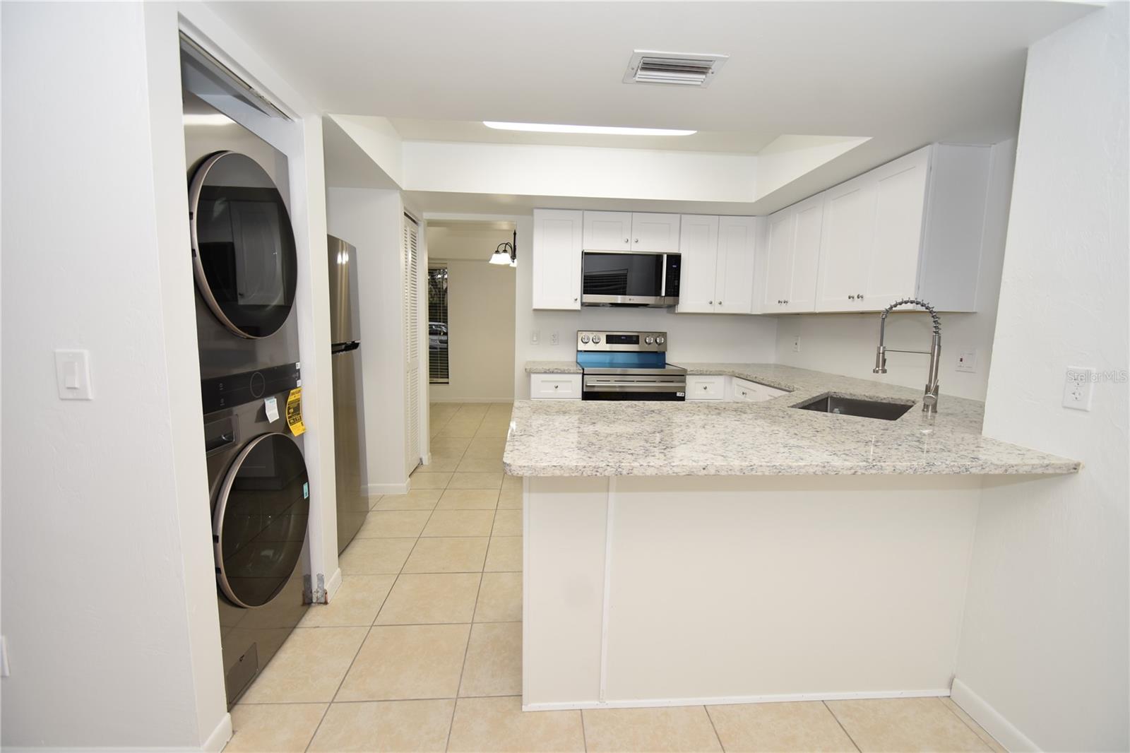 Image 14 of 41 For 11 Surrey Court 11