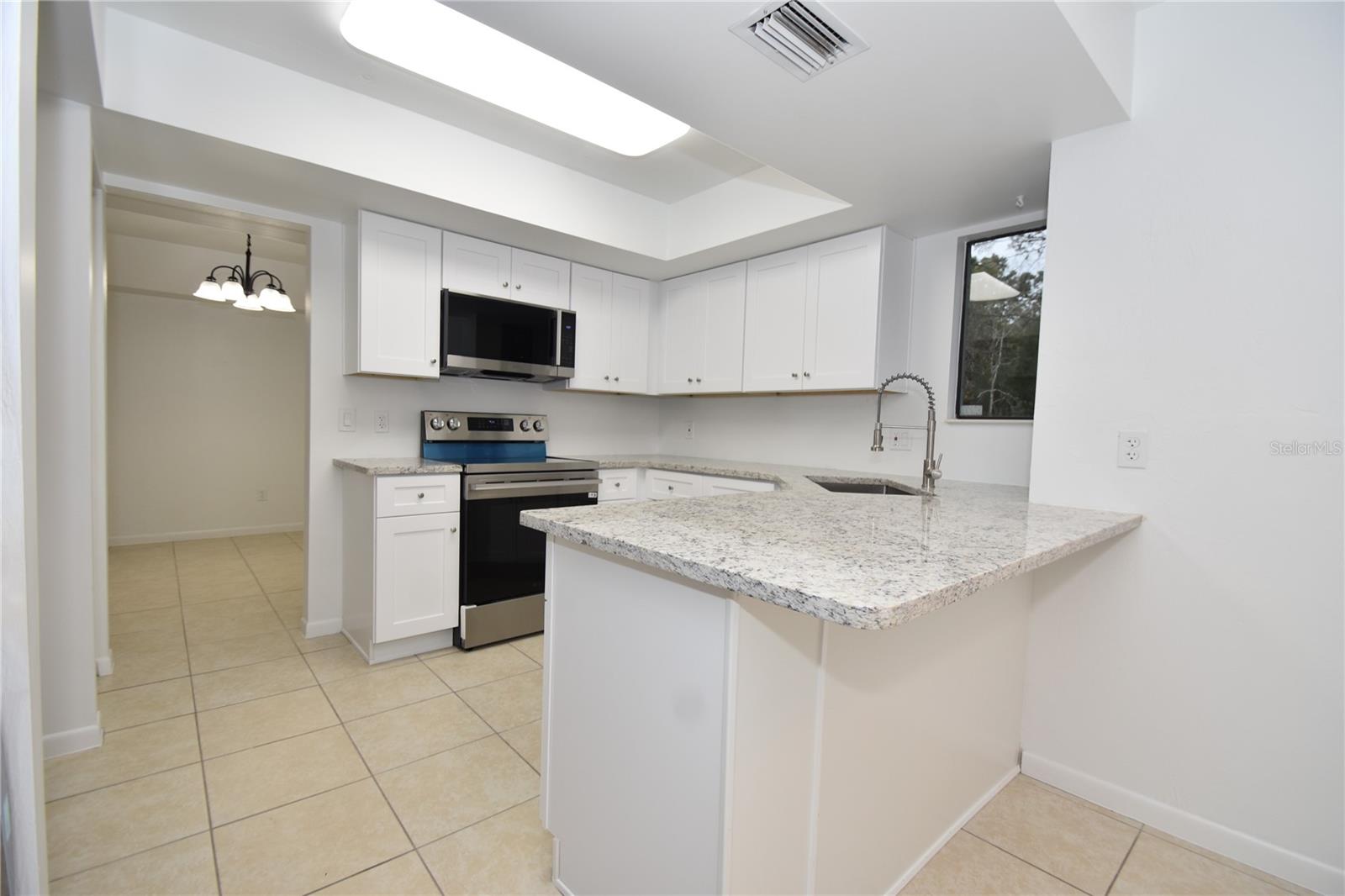 Image 15 of 41 For 11 Surrey Court 11