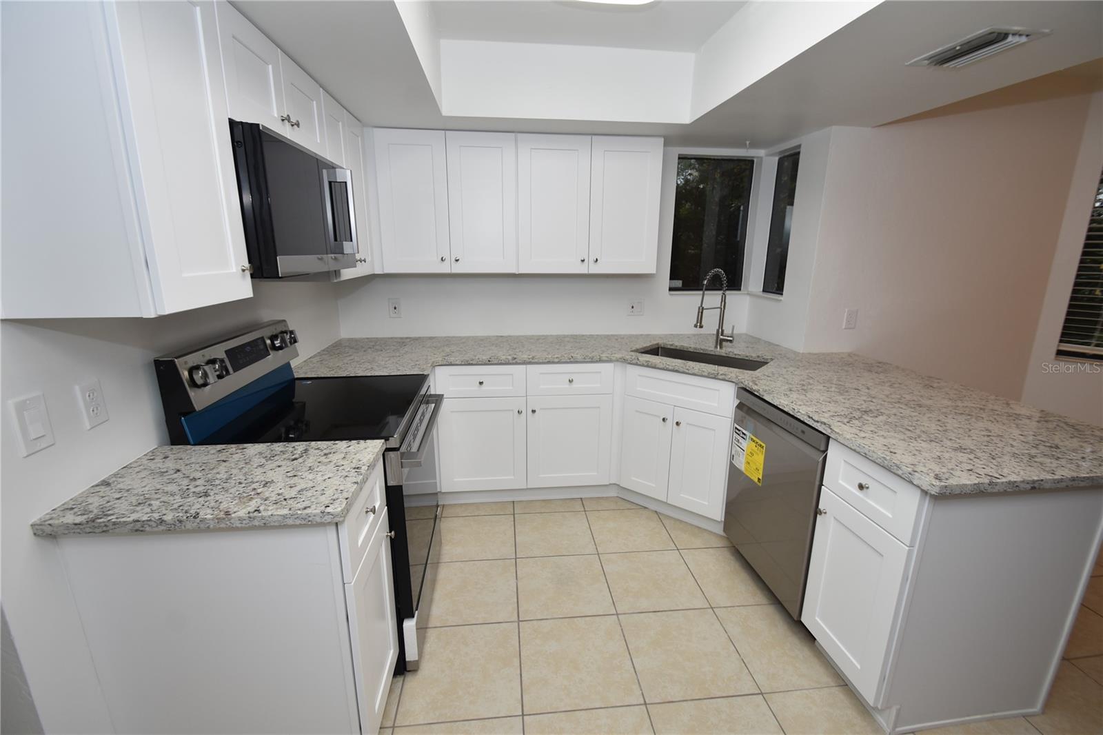 Image 16 of 41 For 11 Surrey Court 11