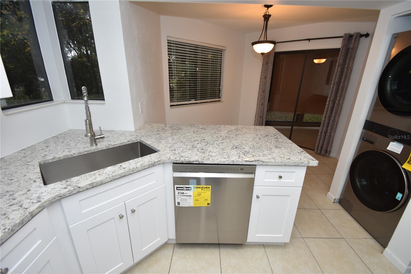 Image 18 of 41 For 11 Surrey Court 11