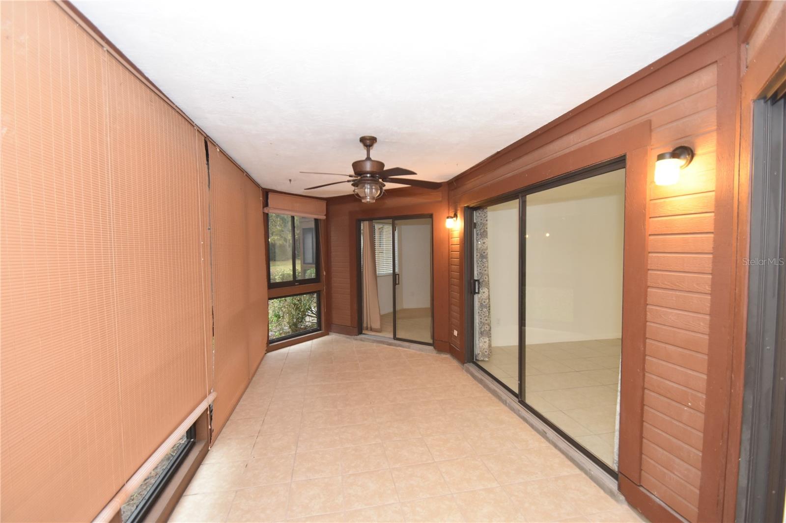 Image 22 of 41 For 11 Surrey Court 11