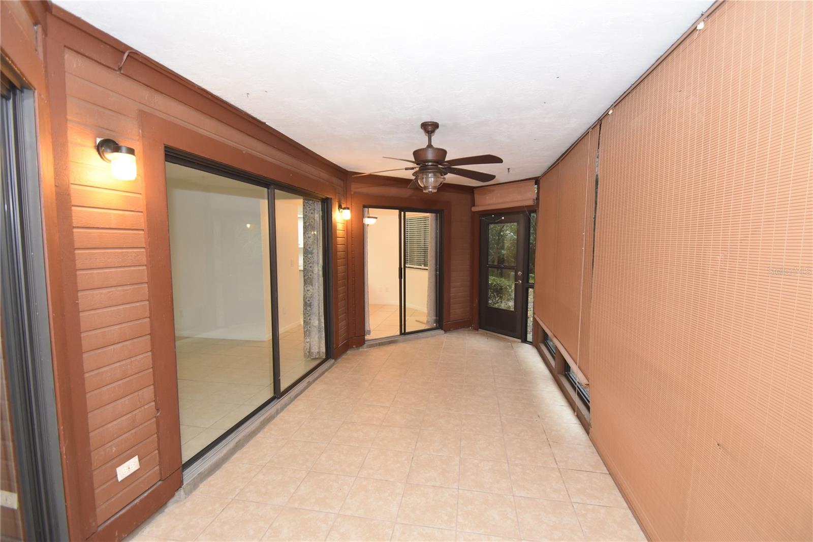 Image 23 of 41 For 11 Surrey Court 11