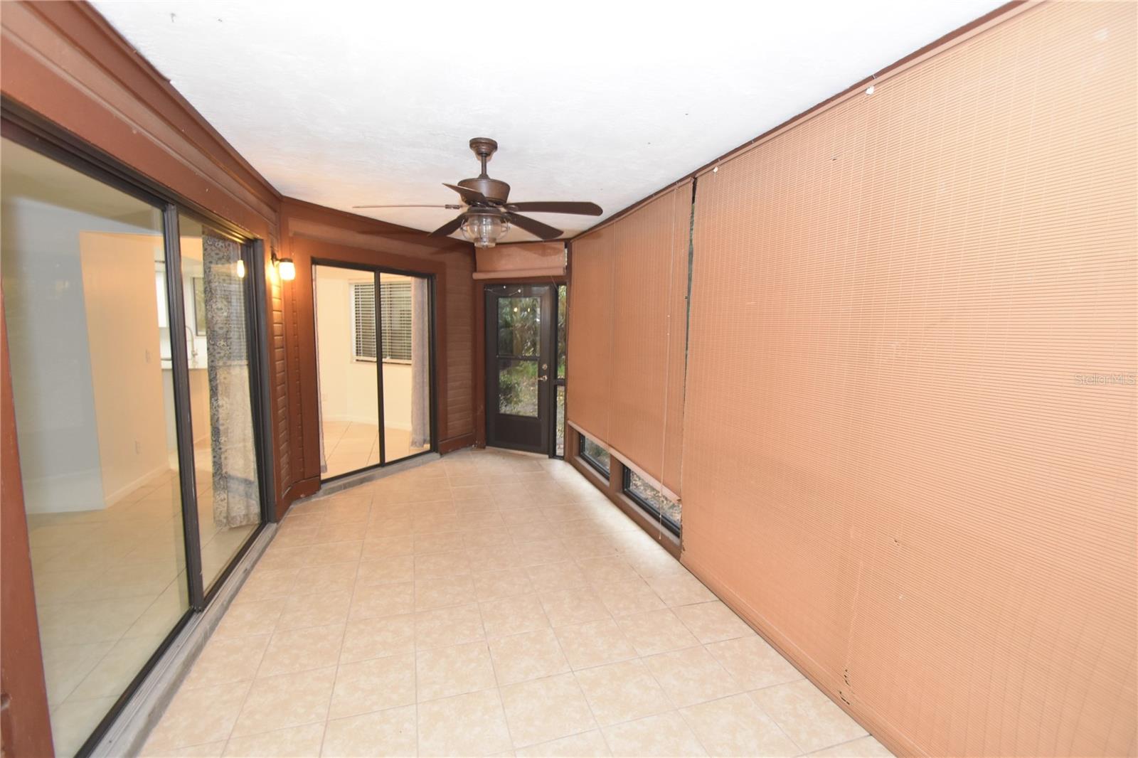 Image 27 of 41 For 11 Surrey Court 11