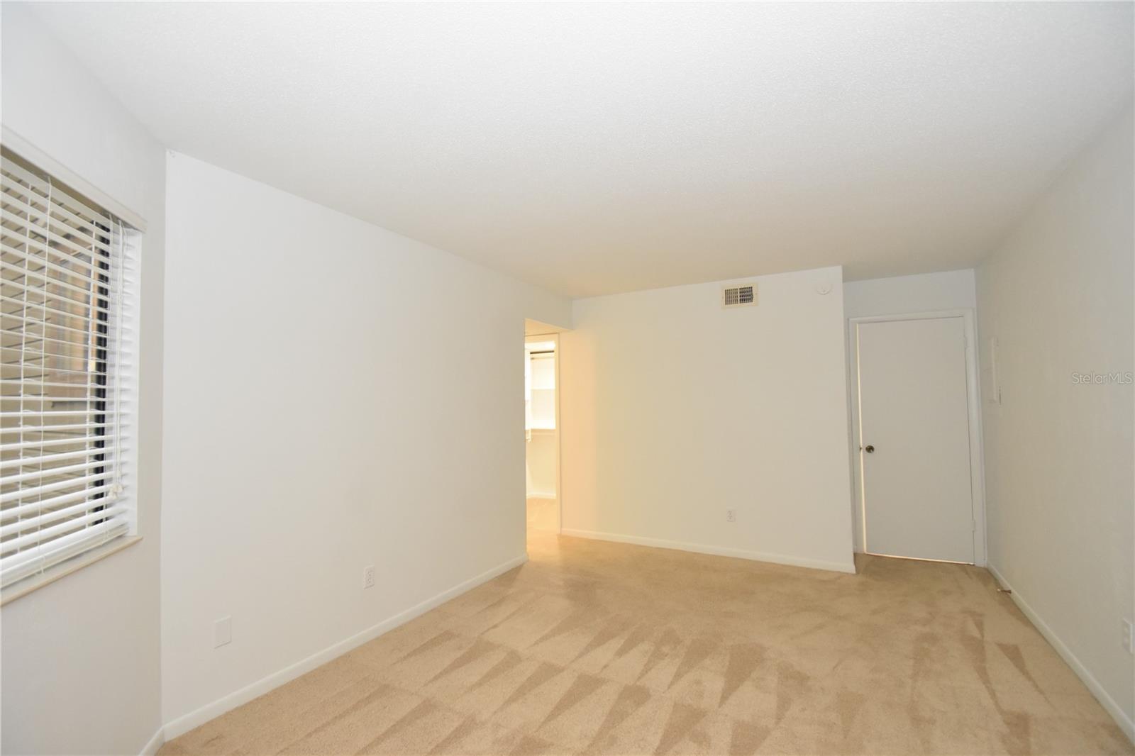 Image 28 of 41 For 11 Surrey Court 11