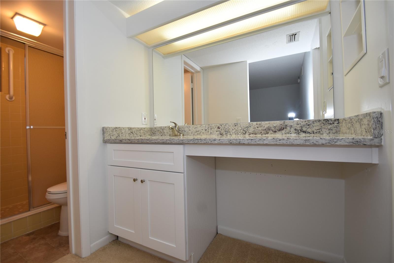 Image 30 of 41 For 11 Surrey Court 11