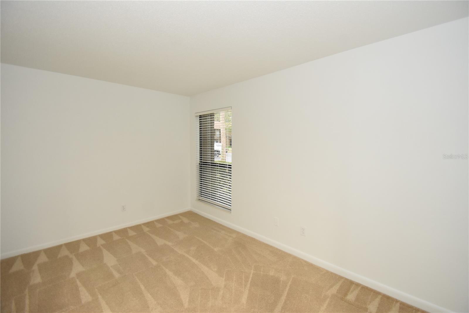 Image 35 of 41 For 11 Surrey Court 11