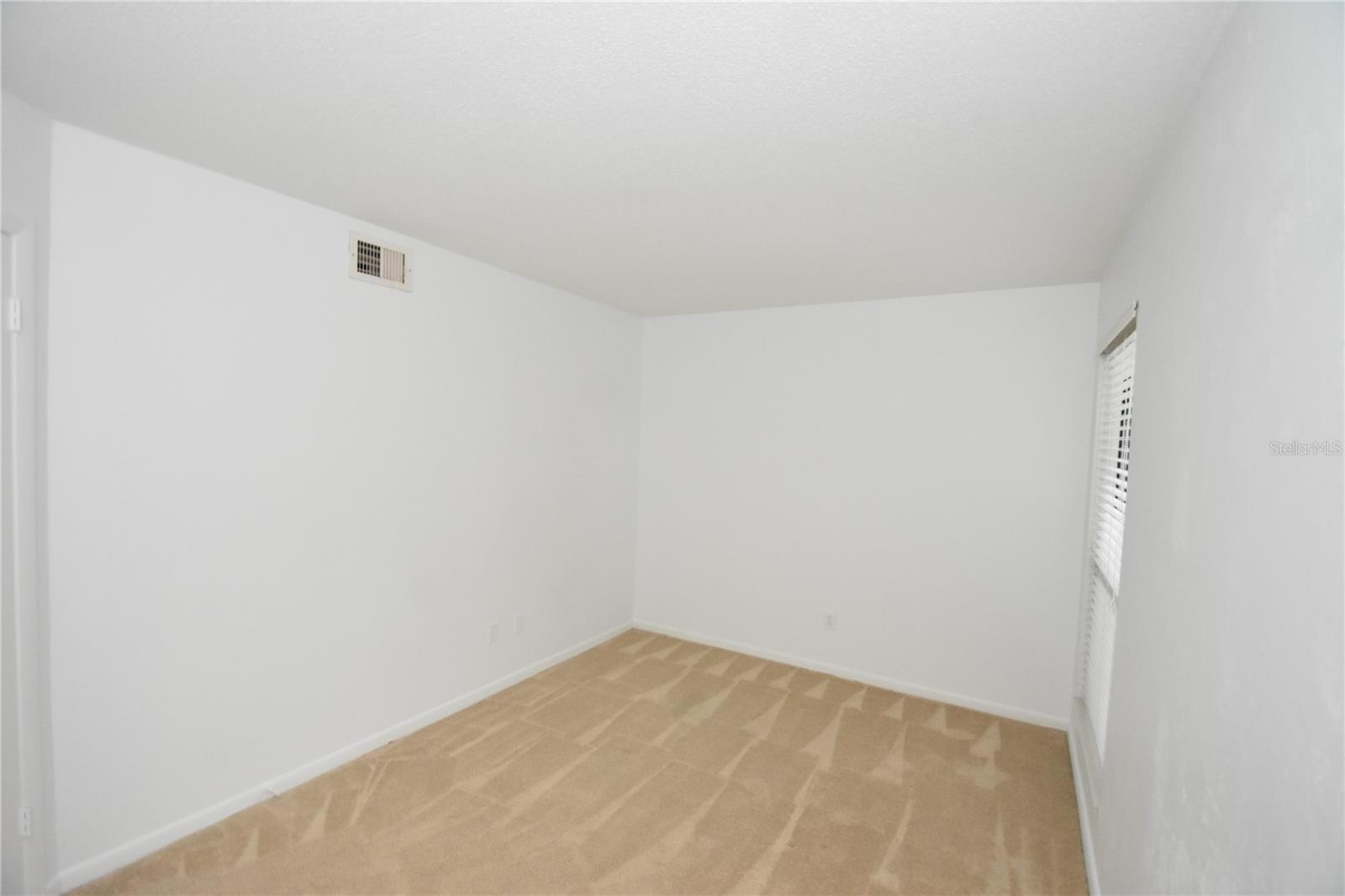 Image 36 of 41 For 11 Surrey Court 11