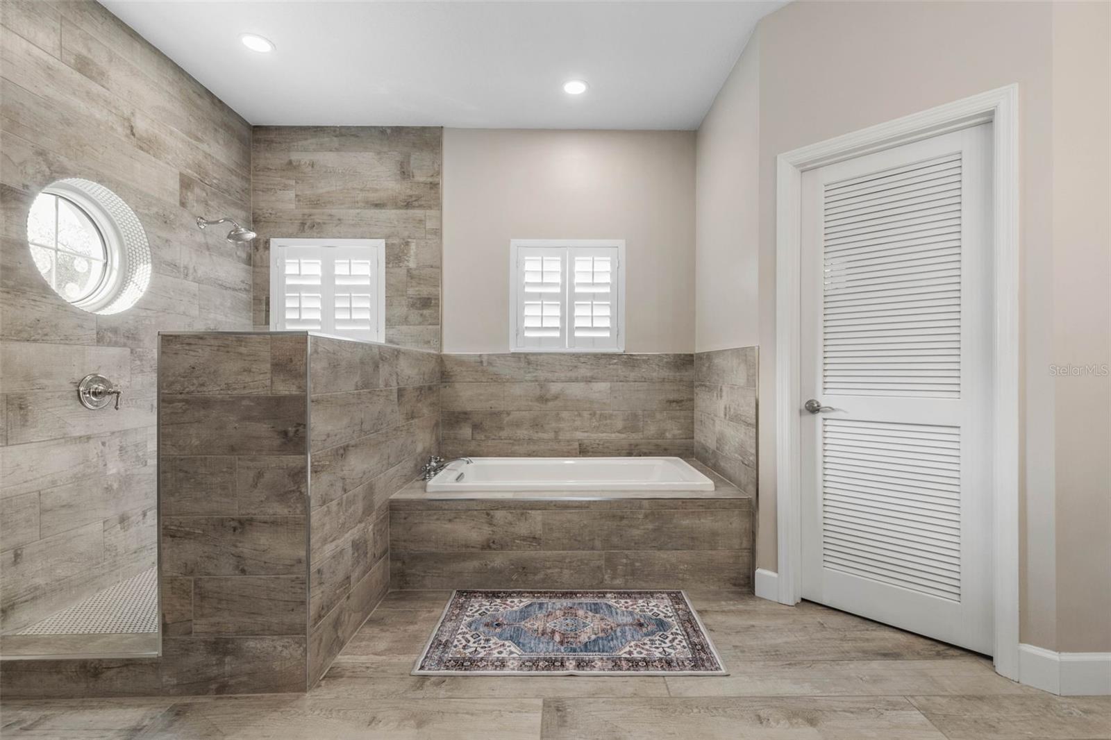 Image 36 of 78 For 21 Viscaya Lane 2006