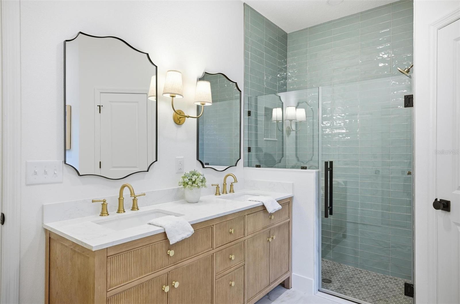 Image 16 of 38 For 41 Old Oak Drive S