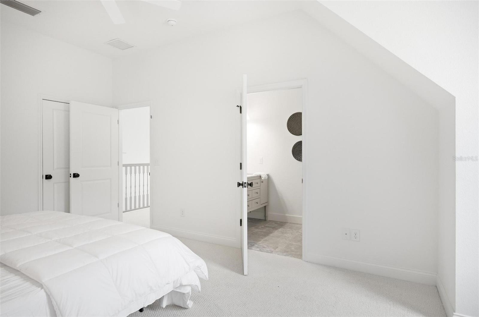 Image 23 of 38 For 41 Old Oak Drive S