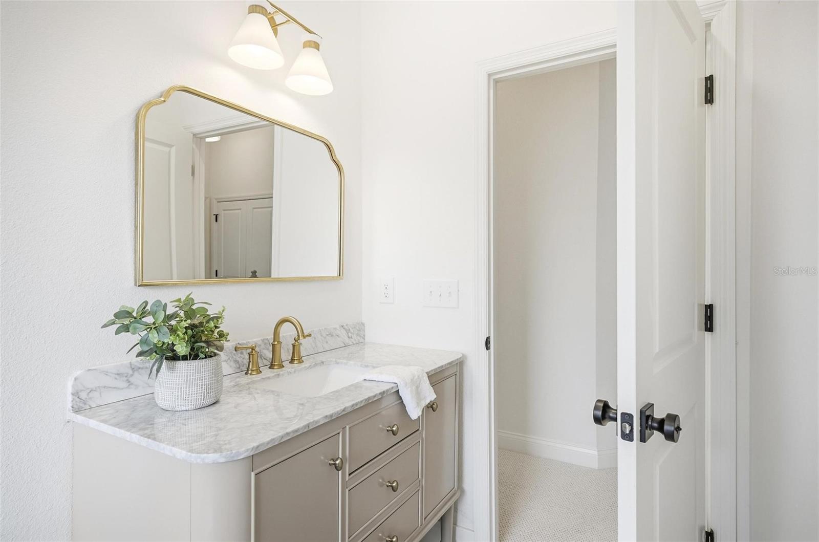 Image 32 of 38 For 41 Old Oak Drive S