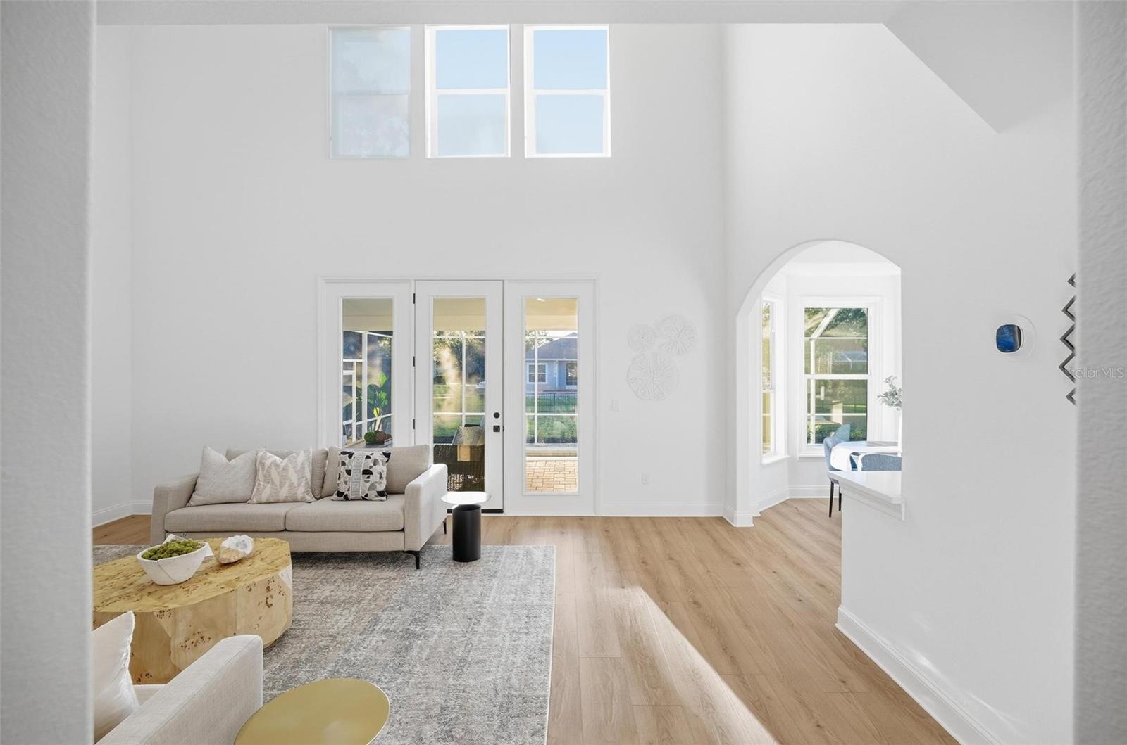 Image 4 of 38 For 41 Old Oak Drive S