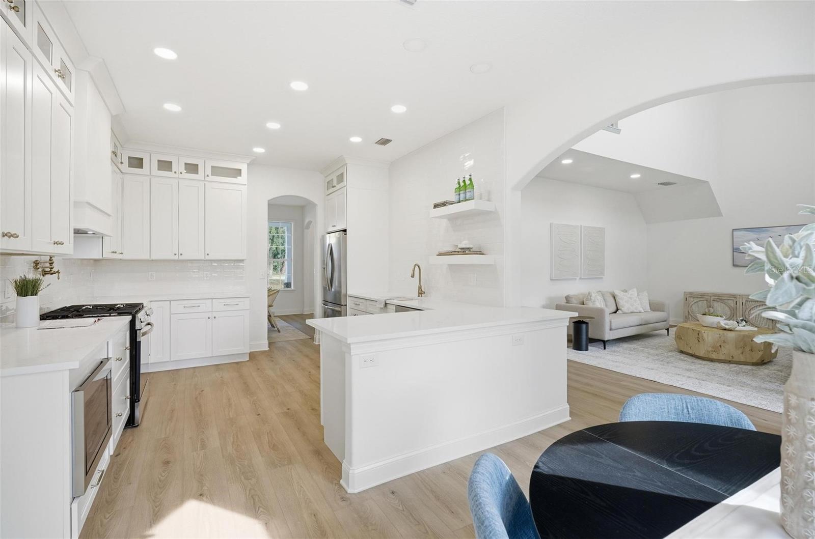 Image 8 of 38 For 41 Old Oak Drive S